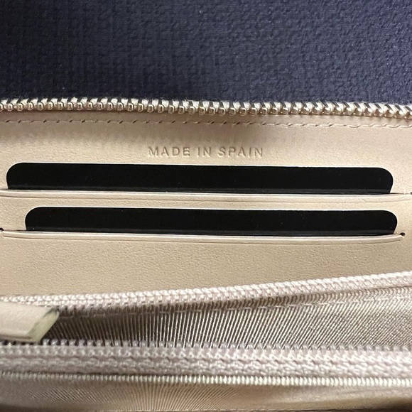 Authentic Chanel beige tan medium zip wallet - Picture 4 of 6
